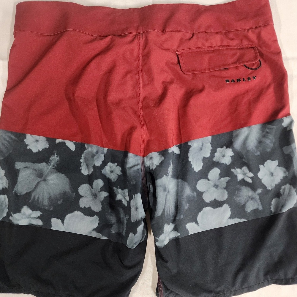 🌊Oakley Board Shorts Colorblock Swim Trunks Performance Fit
Swim Athleisure Y2K